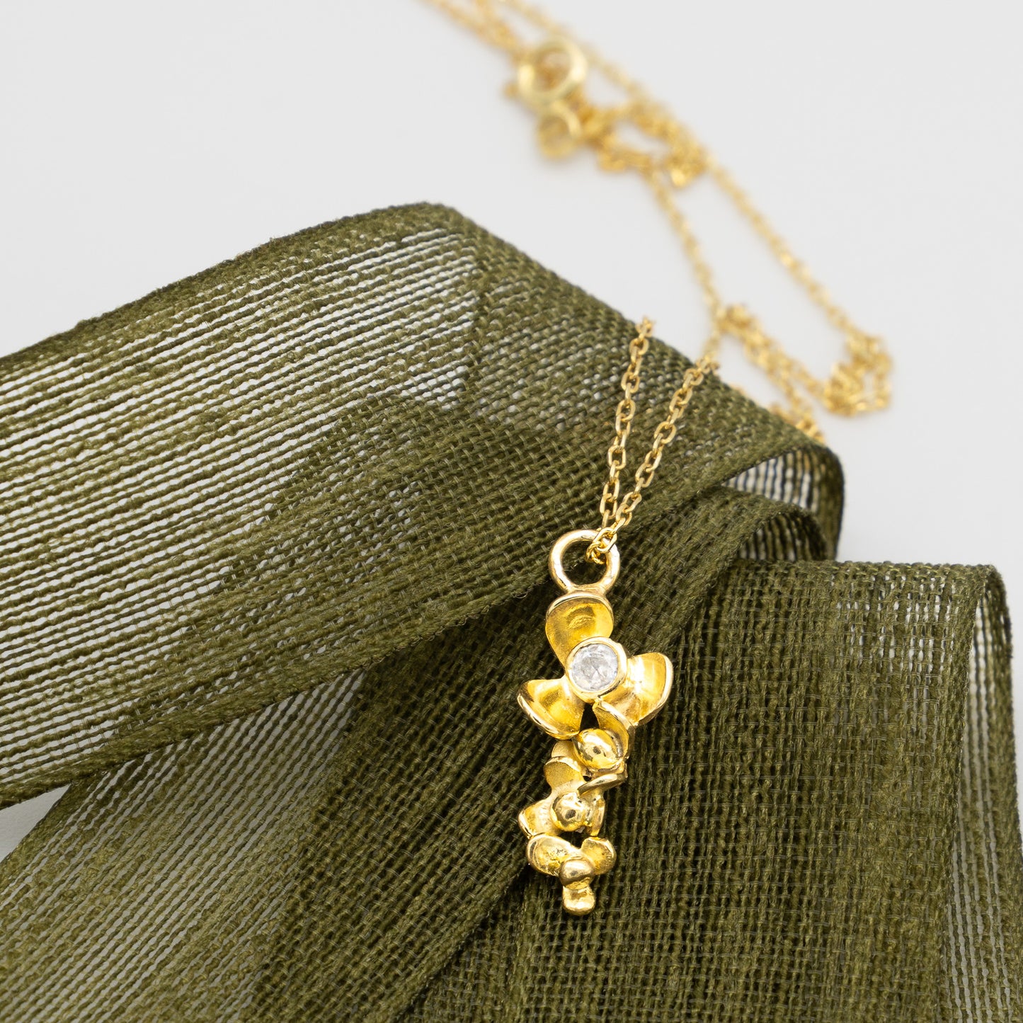 Minimalist Flower Necklace