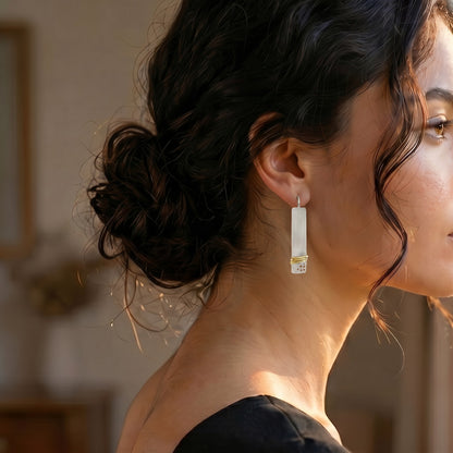 Eşik iki renkli gümüş küpe – el yapımı minimalist tasarım detayı